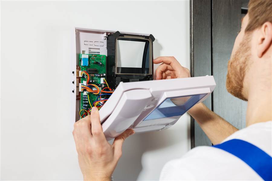 IT technician coordinating technical support